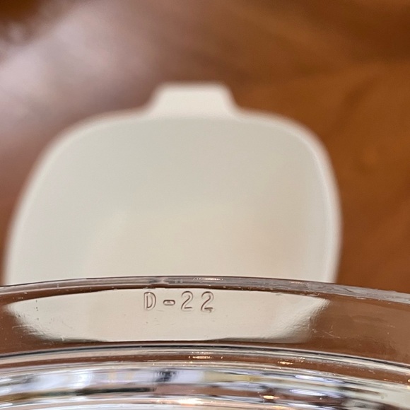 Vintage corningware white w/blue cornflowers 1 1/2 quart baking dish w/glass lid - Picture 10 of 10